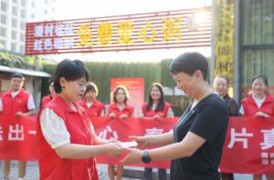 傳遞愛(ài)心，弘揚(yáng)美德 給孤寡老人和環(huán)衛(wèi)工人送愛(ài)心早餐志愿活動(dòng)----青峰創(chuàng)元集團(tuán)螢火蟲(chóng)愛(ài)心活動(dòng)第165期